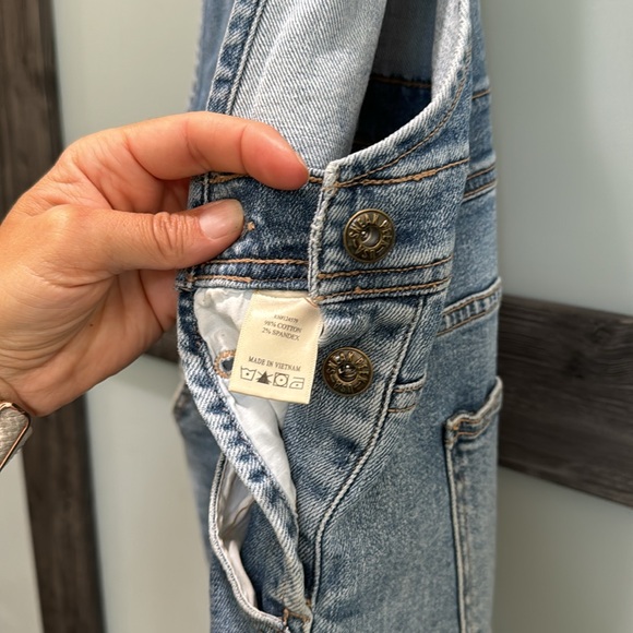 Sneak Peek Girlfriend Jean Slim Fit Overalls - Picture 4 of 10